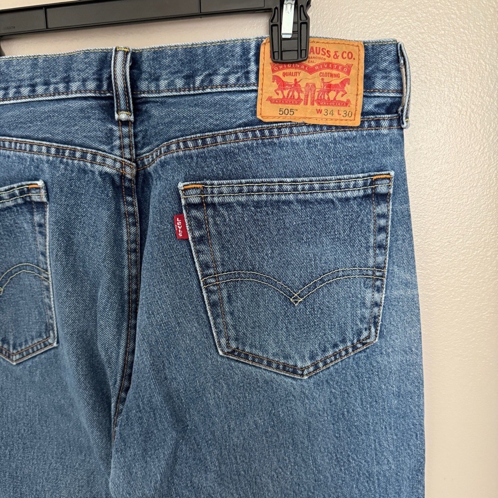 Levi’s 505 Straight Leg Jeans 34x30 Zipper Fly Raw Hem Medium Wash Vintage Vibe - Picture 8 of 8